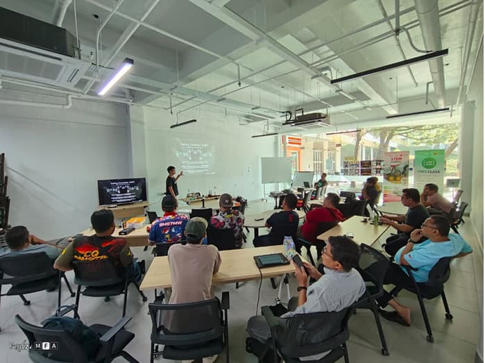 MAKERS SPACE WORKSHOP (Collaboration of MARTS and Makerspace University Malaya)